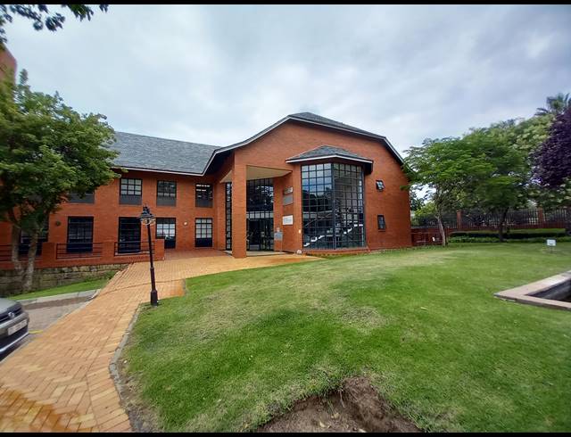 364M² OFFICE TO LET IN LYME PARK